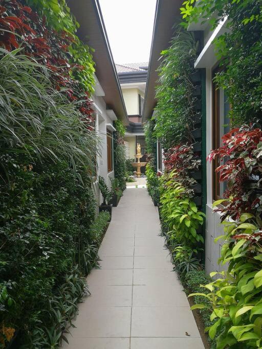 Adria Residences - Emerald Garden - 2 Bedroom Unit For 4 Person Manila Exterior foto